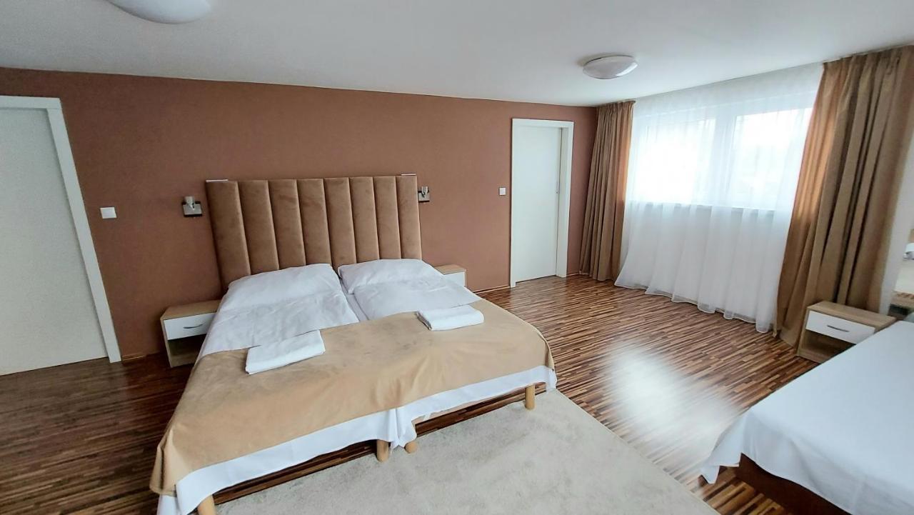 Apartmán Tajov pre 5 osôb, privatne parkovanie a terasa Esterno foto